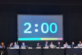 Minulý pátek stát předvedl, že se s lidmi bavit nechce - Médium.cz